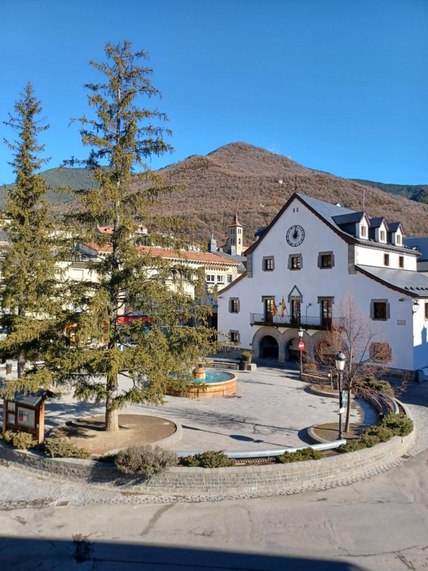 Апартаменты En El Pleno Centro De Biescas Con Garaje, Ascensor Y Wifi Экстерьер фото